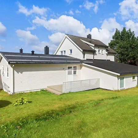 Arctic Homes - Tromsdalen, Parking, View, Fireplace Holiday home
